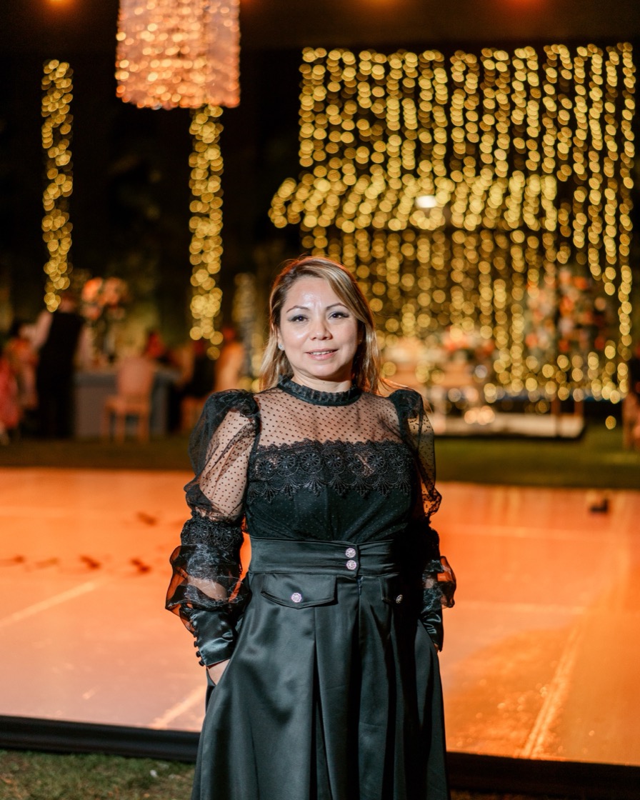 Coordinadora de Miroslava Events supervisando una boda